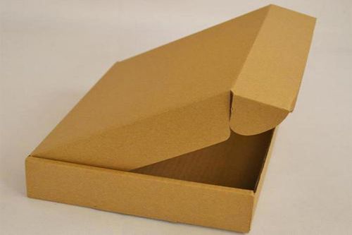 纸箱是应用较广泛的包装制品,按用料不同,有瓦楞纸箱,单层纸板箱等